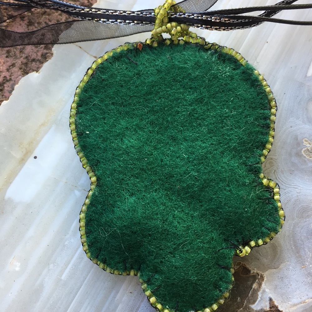 Dragonskin jasper green soutache pendant handmade - Picture 5 of 5